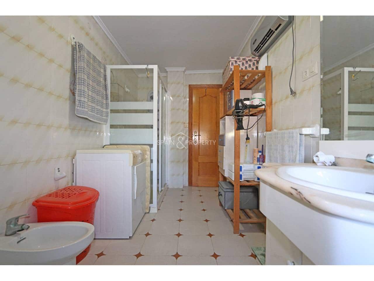 4 slaapkamer Villa te koop in Montserrat met zwembad garage - € 269.999 (Ref: 9679372)