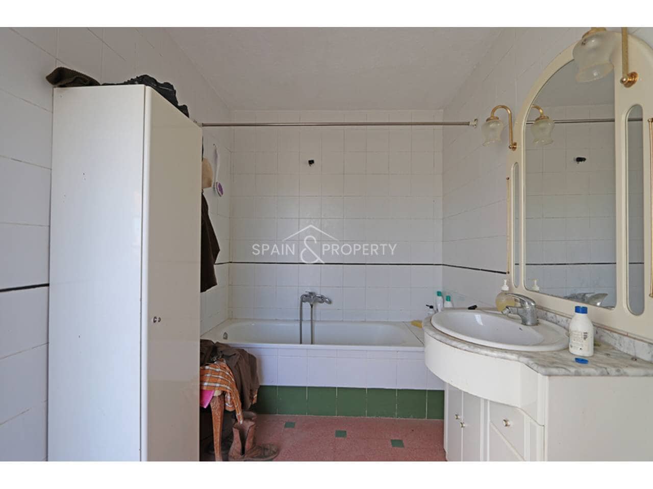 4 slaapkamer Villa te koop in Montserrat met zwembad garage - € 269.999 (Ref: 9679372)