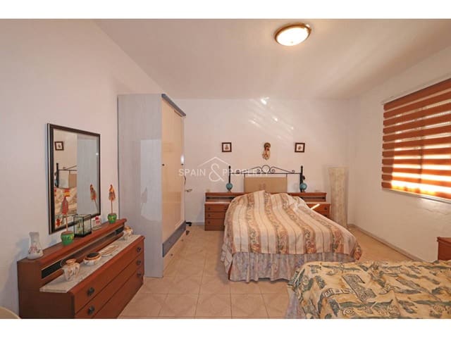 4 slaapkamer Villa te koop in Montserrat met zwembad garage - € 269.999 (Ref: 9679372)