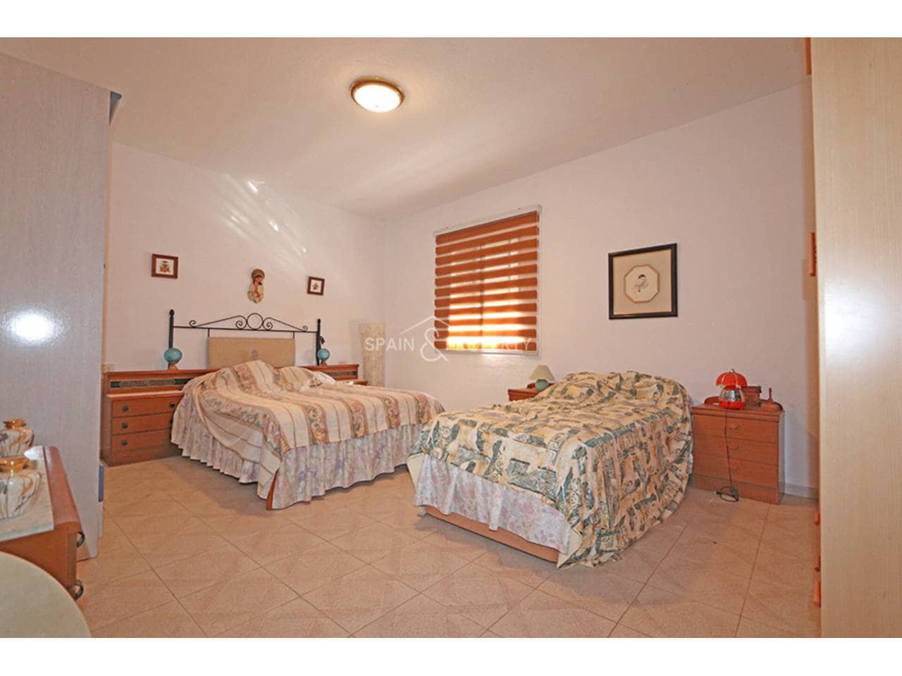 4 slaapkamer Villa te koop in Montserrat met zwembad garage - € 269.999 (Ref: 9679372)