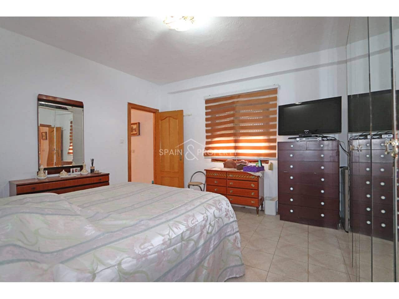 4 slaapkamer Villa te koop in Montserrat met zwembad garage - € 269.999 (Ref: 9679372)