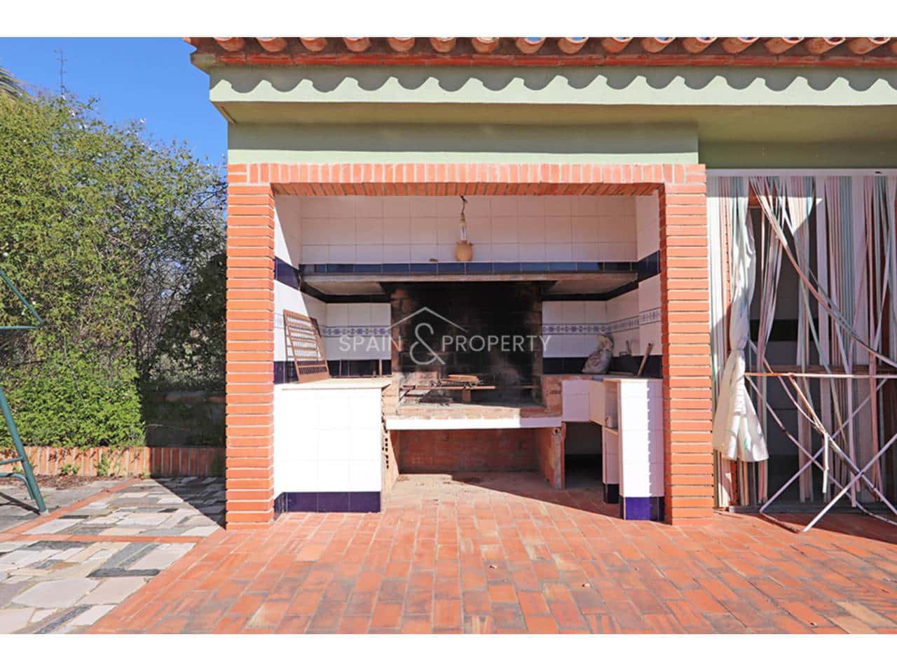 4 slaapkamer Villa te koop in Montserrat met zwembad garage - € 269.999 (Ref: 9679372)