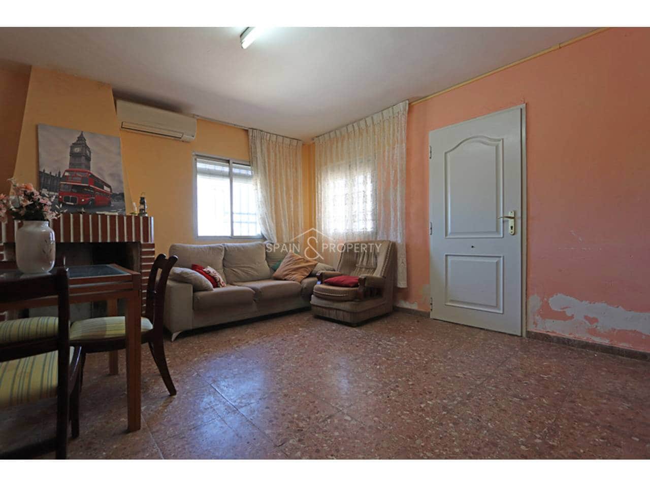 3 bedroom Villa for sale in Montroy with pool garage - € 169,000 (Ref: 9741445)