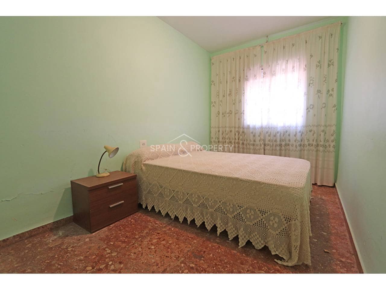 3 bedroom Villa for sale in Montroy with pool garage - € 169,000 (Ref: 9741445)