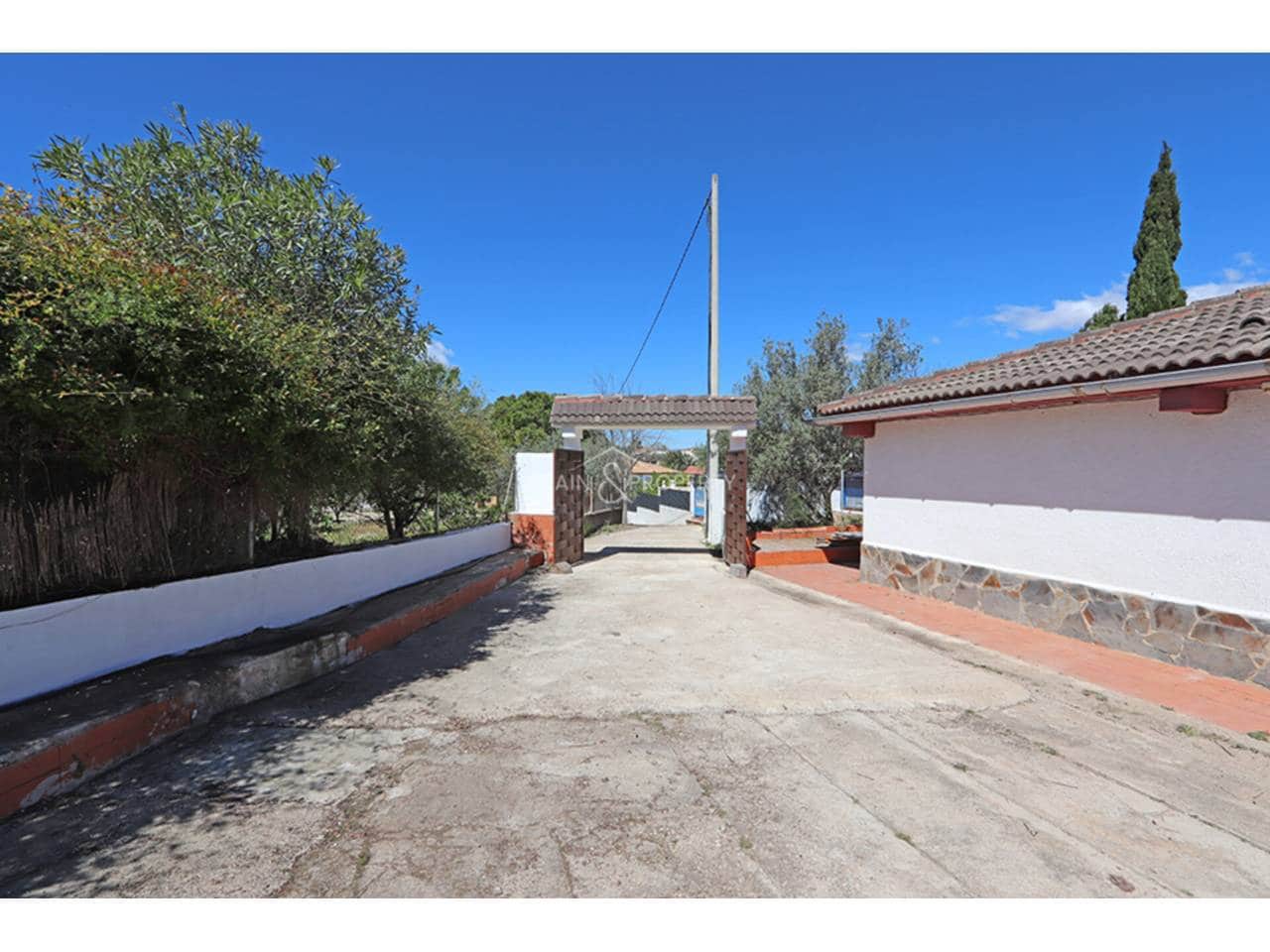 3 bedroom Villa for sale in Montroy with pool garage - € 169,000 (Ref: 9741445)