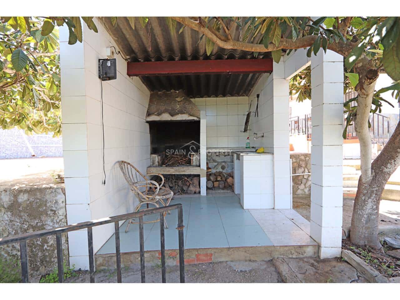 3 bedroom Villa for sale in Montroy with pool garage - € 169,000 (Ref: 9741445)