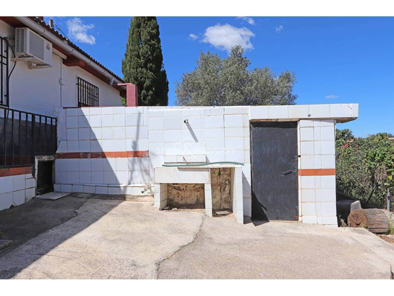 3 bedroom Villa for sale in Montroy with pool garage - € 169,000 (Ref: 9741445)