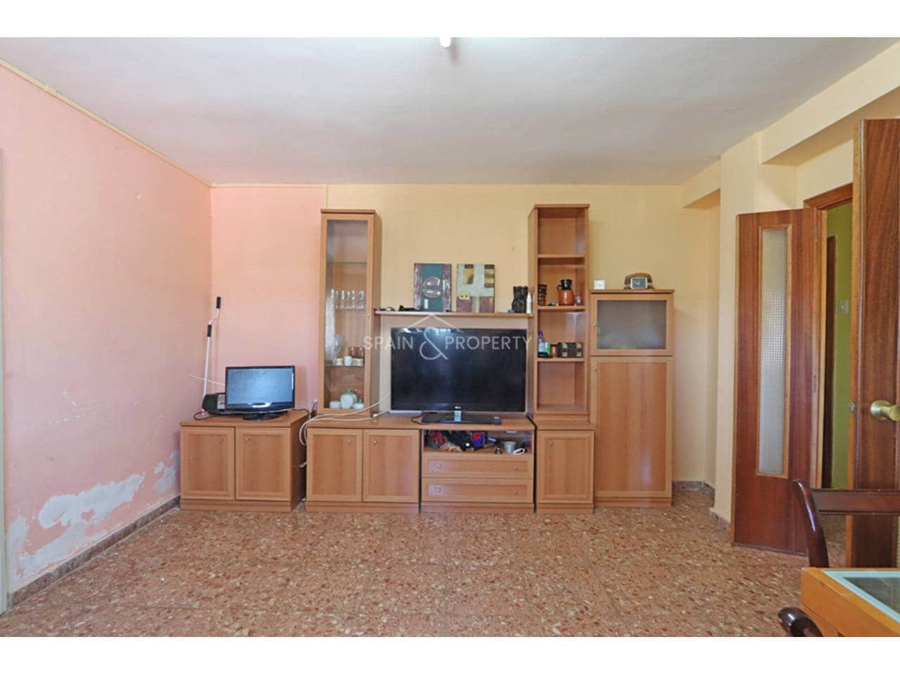 3 bedroom Villa for sale in Montroy with pool garage - € 169,000 (Ref: 9741445)