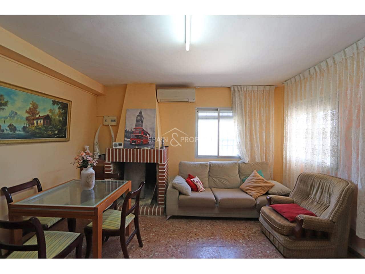 3 bedroom Villa for sale in Montroy with pool garage - € 169,000 (Ref: 9741445)