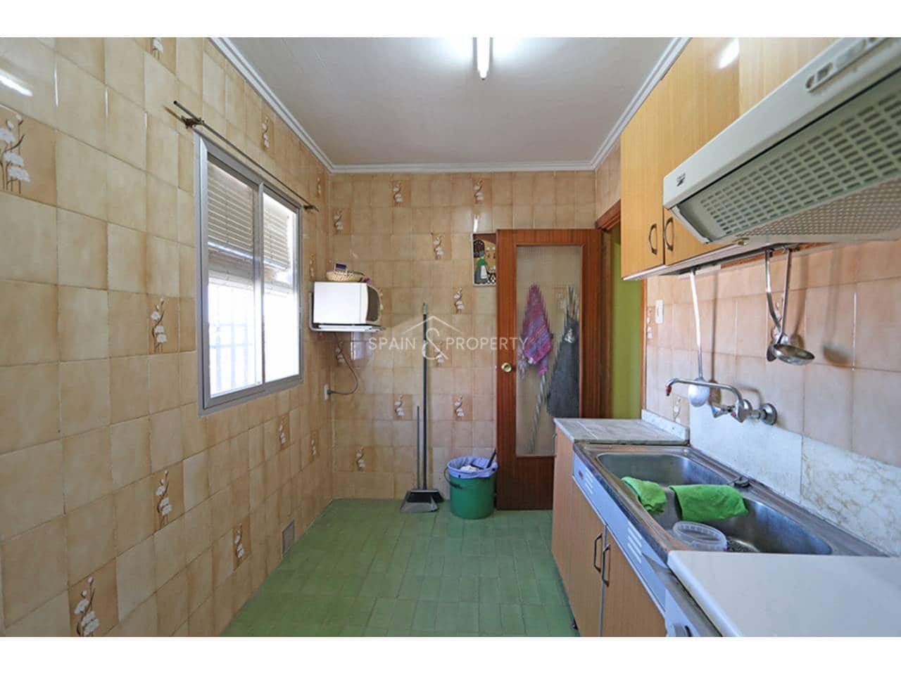 3 bedroom Villa for sale in Montroy with pool garage - € 169,000 (Ref: 9741445)