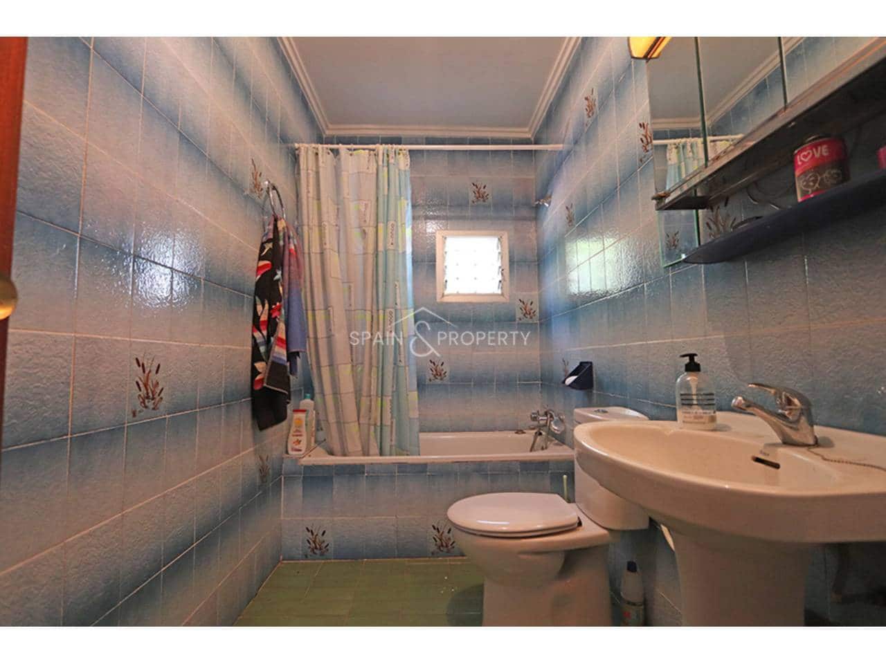 3 bedroom Villa for sale in Montroy with pool garage - € 169,000 (Ref: 9741445)