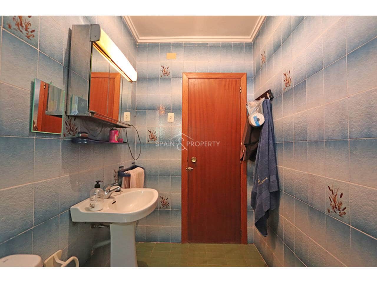 3 bedroom Villa for sale in Montroy with pool garage - € 169,000 (Ref: 9741445)