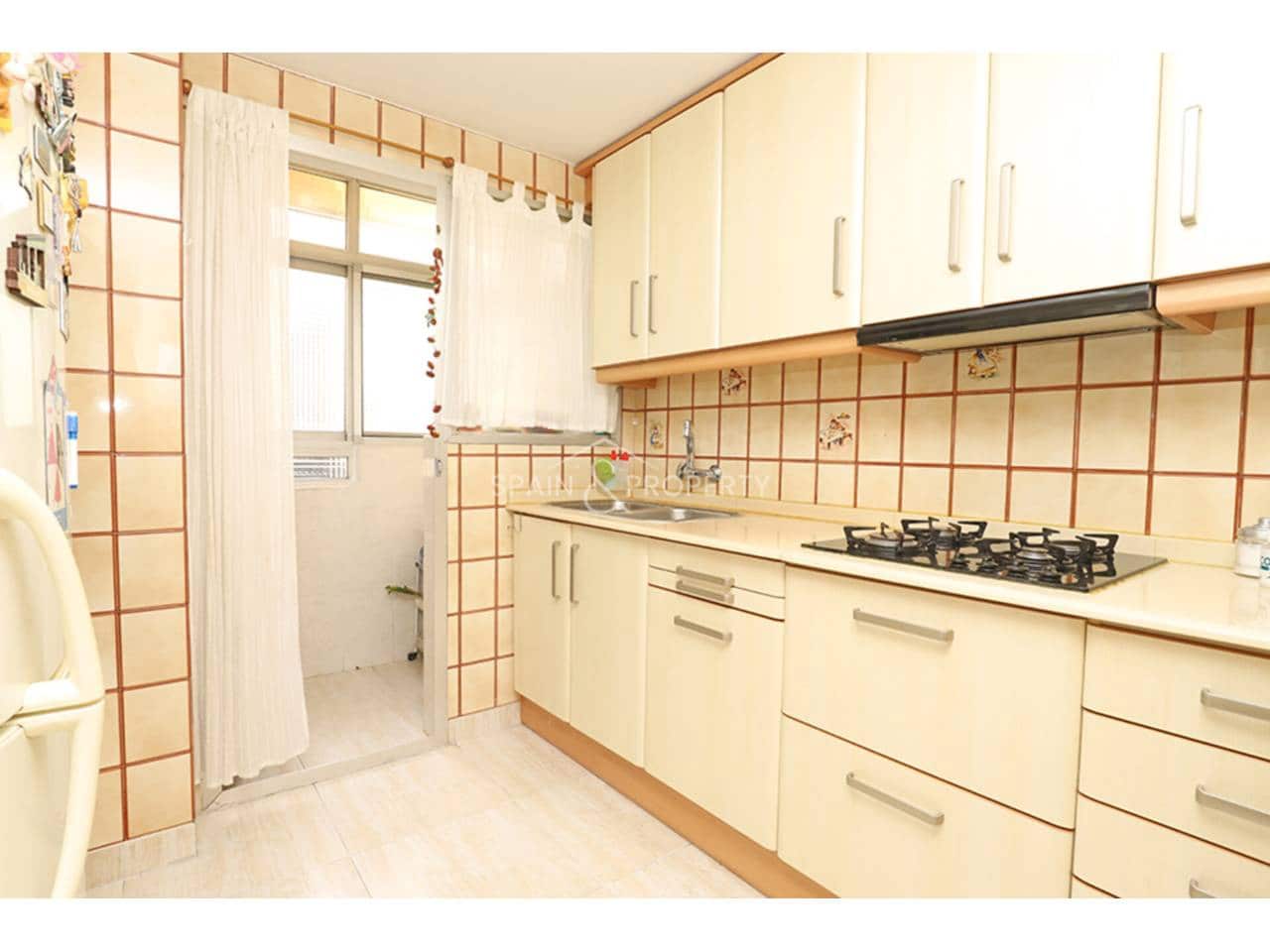 4 slaapkamer Flat te koop in Valencia stad met garage - € 339.000 (Ref: 9758316)