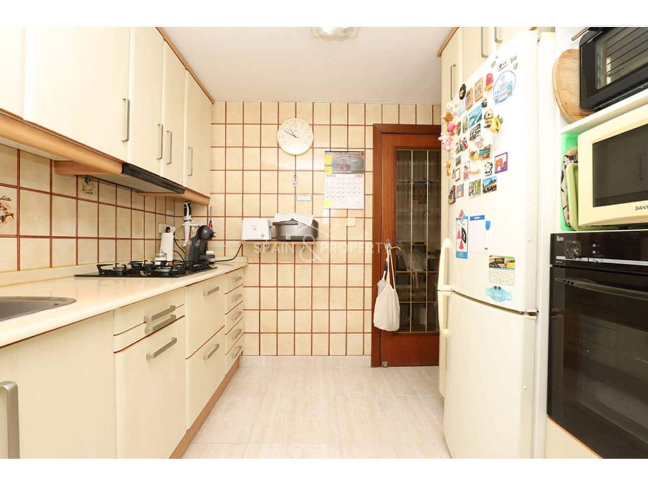 4 slaapkamer Flat te koop in Valencia stad met garage - € 339.000 (Ref: 9758316)