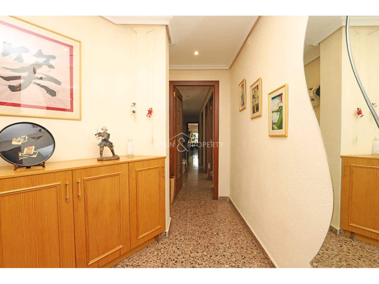4 slaapkamer Flat te koop in Valencia stad met garage - € 339.000 (Ref: 9758316)