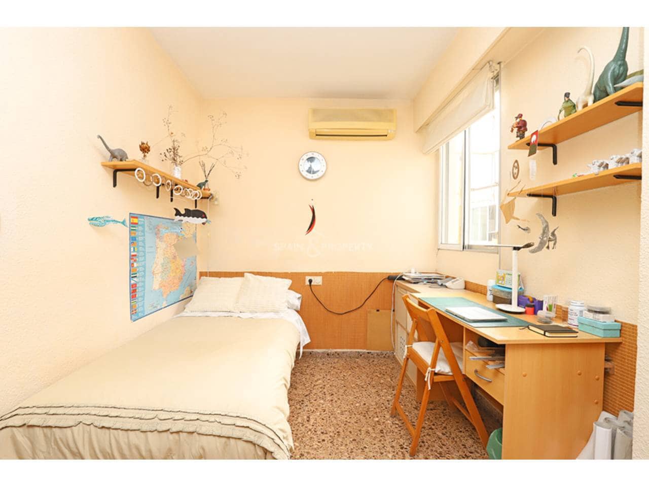 4 slaapkamer Flat te koop in Valencia stad met garage - € 339.000 (Ref: 9758316)