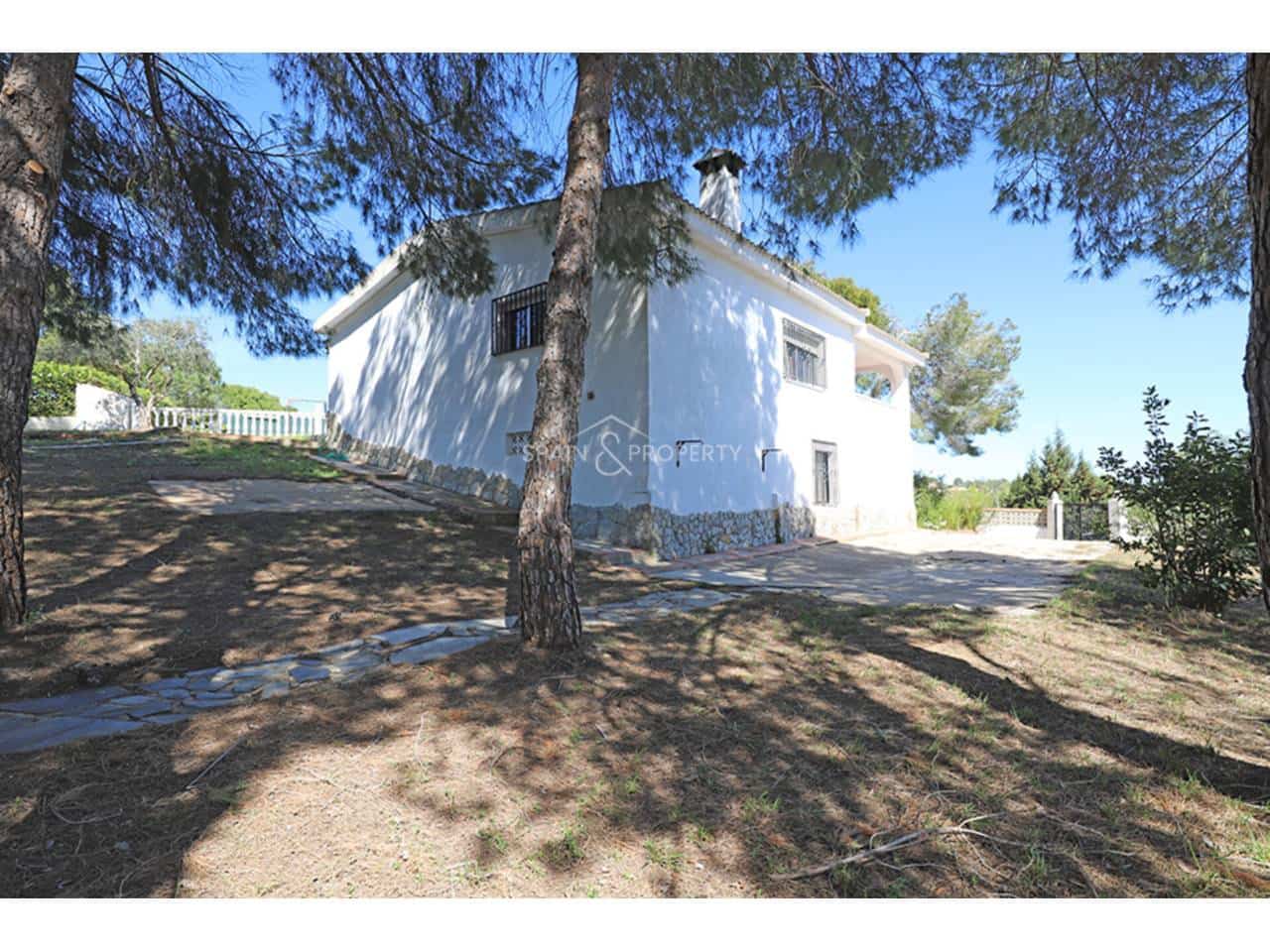 Chalet de 3 habitaciones en Montserrat en venta con piscina garaje - 220.000 € (Ref: 9782892)