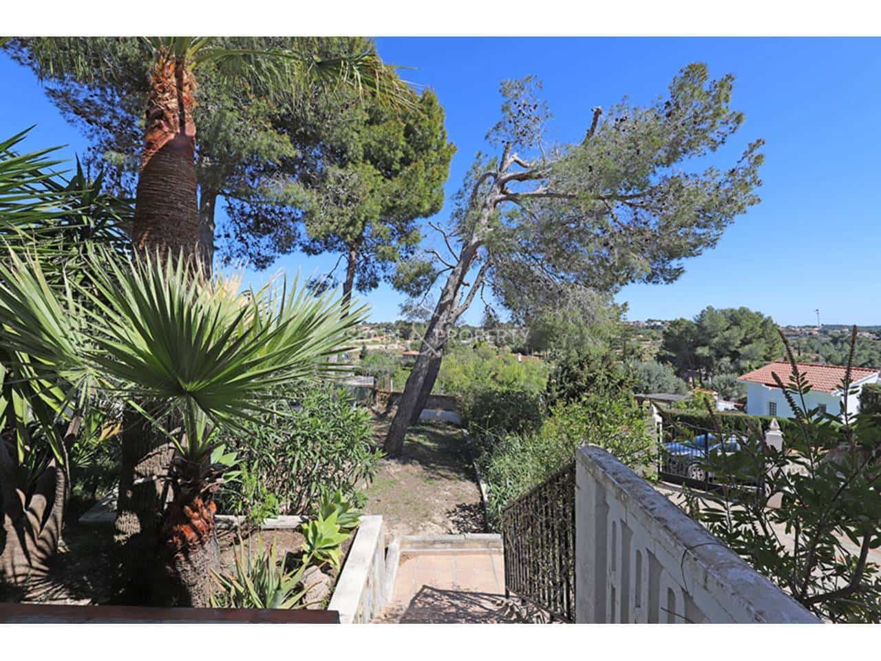 Chalet de 3 habitaciones en Montserrat en venta con piscina garaje - 220.000 € (Ref: 9782892)