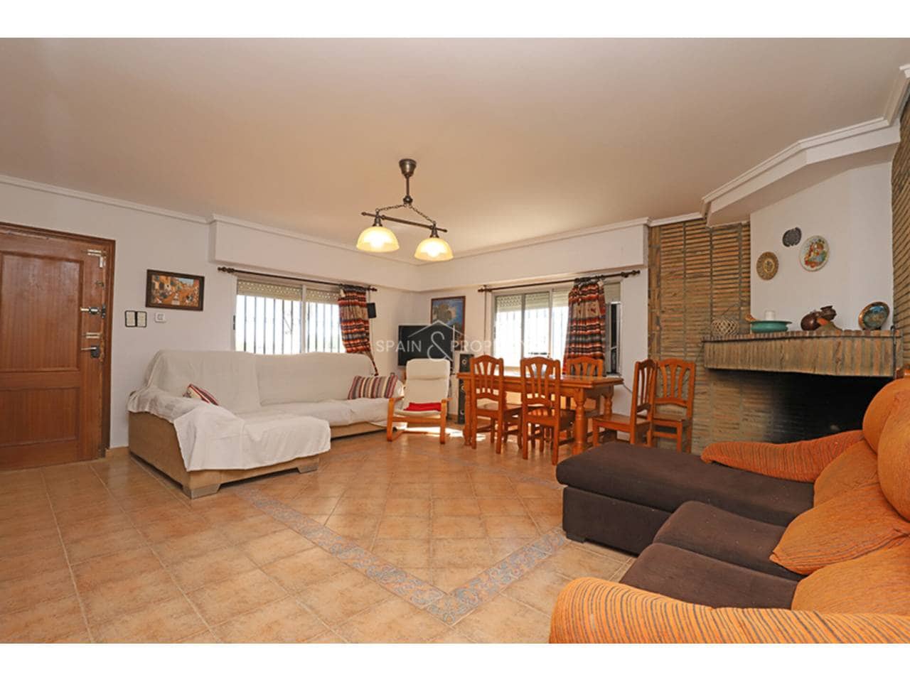 Chalet de 3 habitaciones en Montserrat en venta con piscina garaje - 220.000 € (Ref: 9782892)