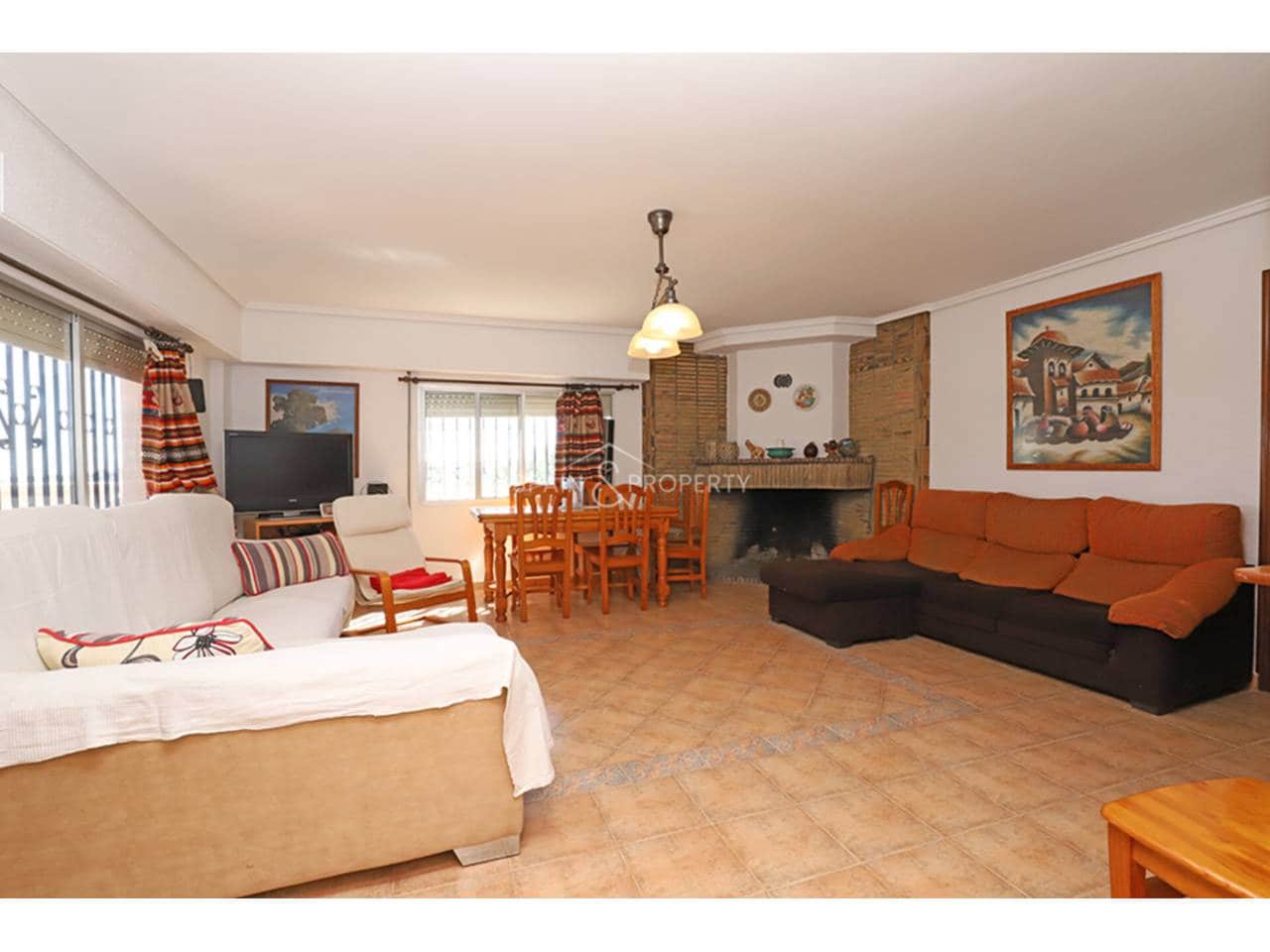 Chalet de 3 habitaciones en Montserrat en venta con piscina garaje - 220.000 € (Ref: 9782892)