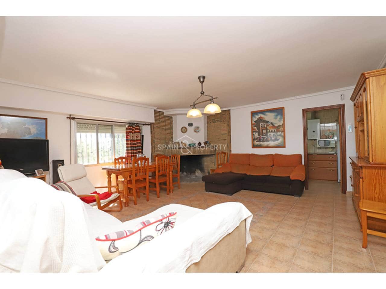 Chalet de 3 habitaciones en Montserrat en venta con piscina garaje - 220.000 € (Ref: 9782892)