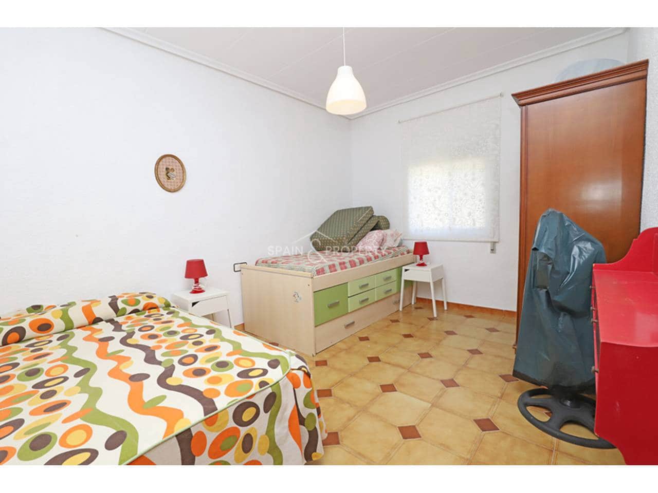 Chalet de 3 habitaciones en Montserrat en venta con piscina garaje - 220.000 € (Ref: 9782892)