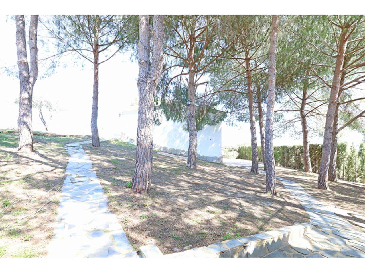 Chalet de 3 habitaciones en Montserrat en venta con piscina garaje - 220.000 € (Ref: 9782892)