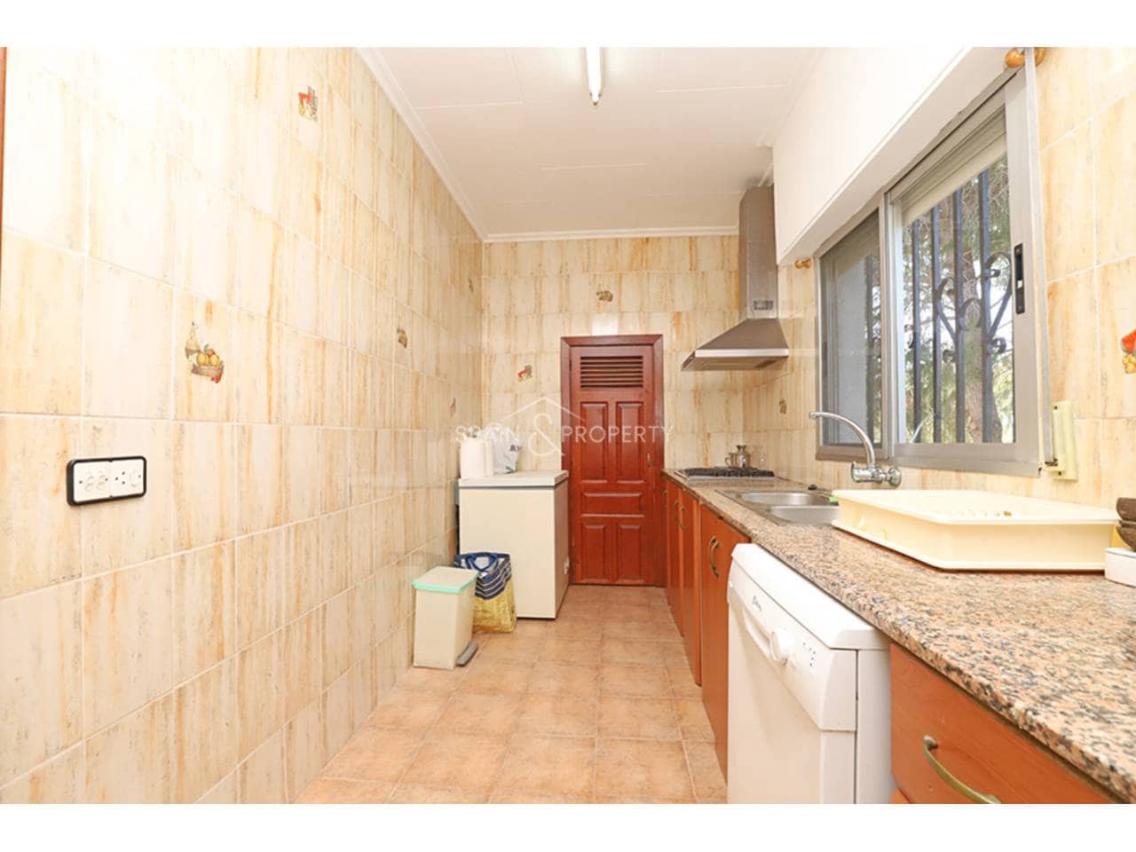 Chalet de 3 habitaciones en Montserrat en venta con piscina garaje - 220.000 € (Ref: 9782892)