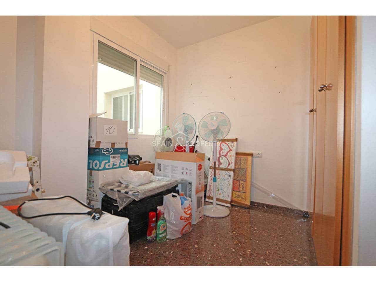 3 slaapkamer Flat te koop in Montroy met garage - € 165.000 (Ref: 9793843)