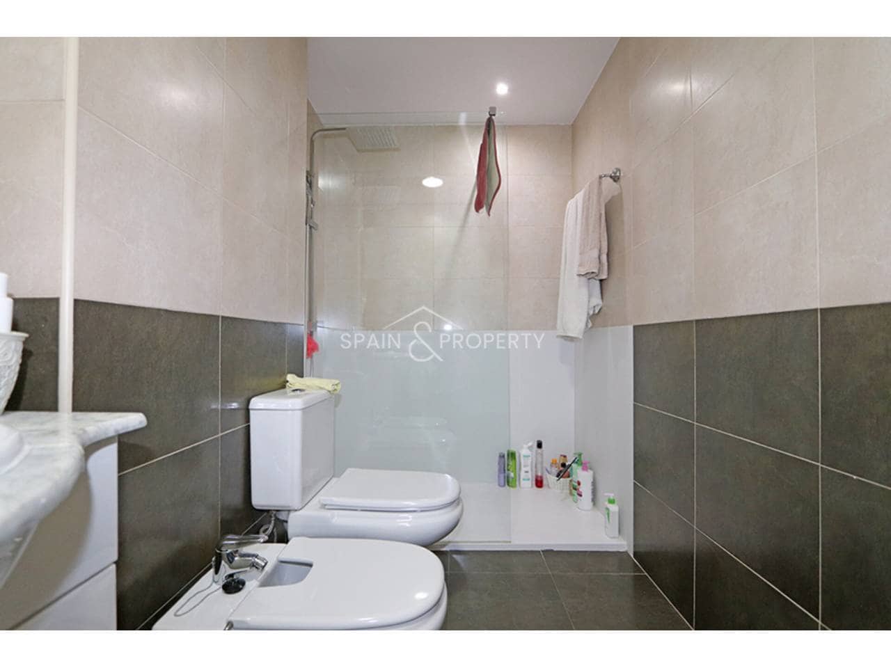 3 slaapkamer Flat te koop in Montroy met garage - € 165.000 (Ref: 9793843)