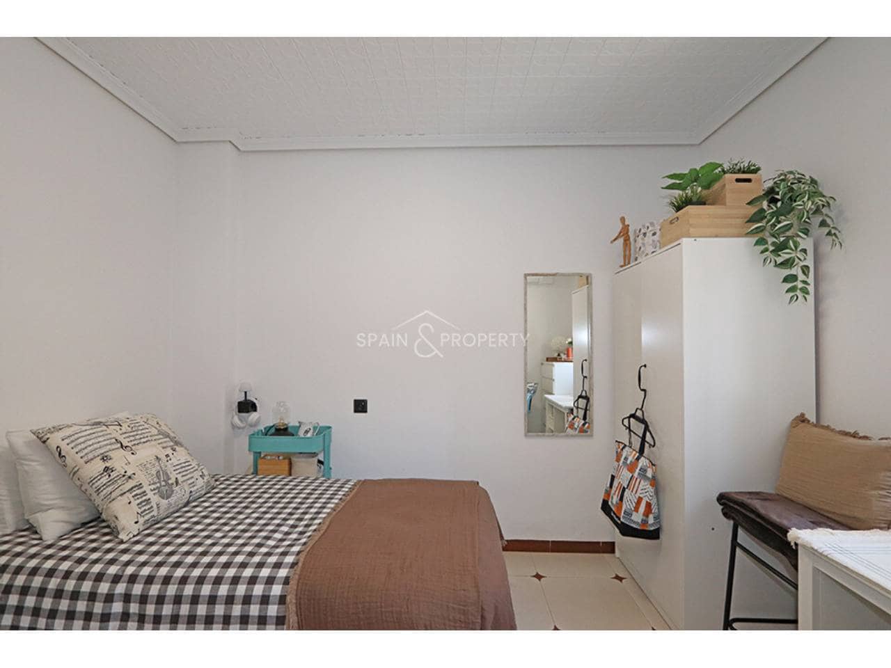 10 bedroom Townhouse for sale in Montroy - € 272,000 (Ref: 9891137)