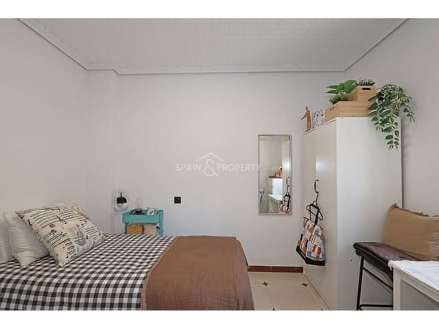 10 bedroom Townhouse for sale in Montroy - € 272,000 (Ref: 9891137)