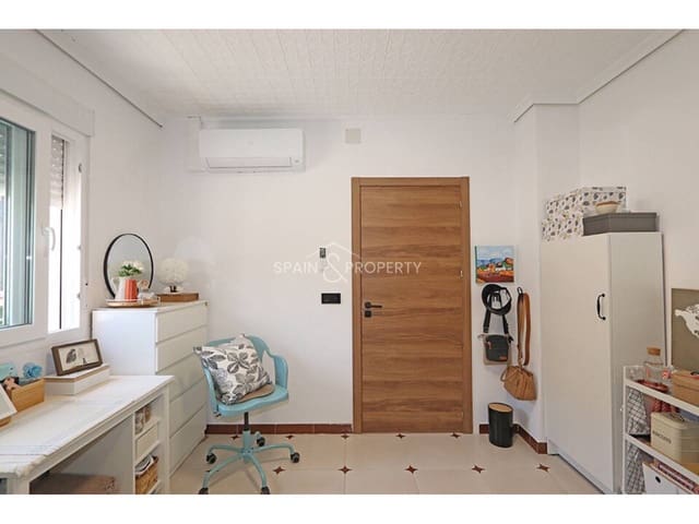 10 bedroom Townhouse for sale in Montroy - € 272,000 (Ref: 9891137)