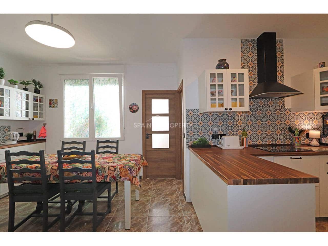 10 bedroom Townhouse for sale in Montroy - € 272,000 (Ref: 9891137)