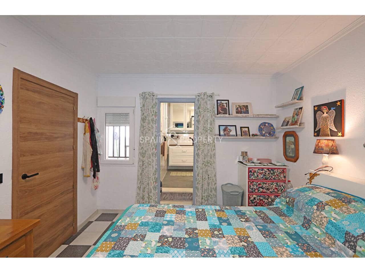10 bedroom Townhouse for sale in Montroy - € 272,000 (Ref: 9891137)