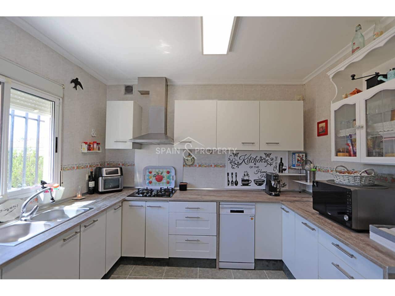 4 soveværelse Villa til salg i Montroy med swimmingpool garage - € 245.000 (Ref: 9949059)