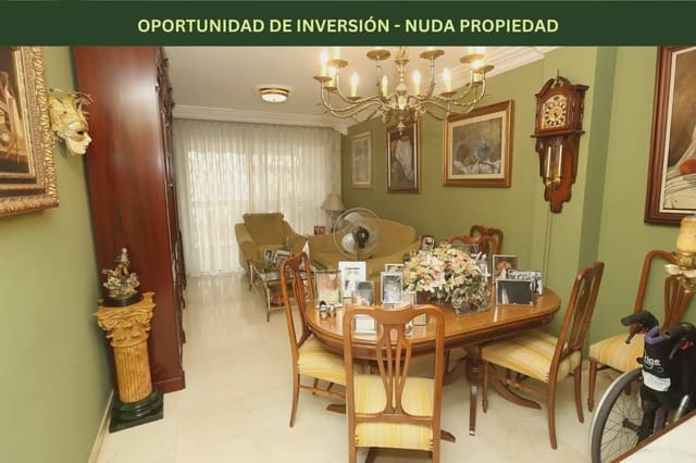 Piso de 4 habitaciones en Cruz Roja, Capuchinos, Sevilla ciudad en venta - 338.001 € (Ref: 10002386)