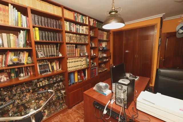 Piso de 4 habitaciones en Cruz Roja, Capuchinos, Sevilla ciudad en venta - 338.001 € (Ref: 10002386)