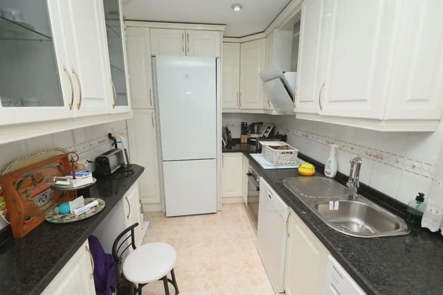 Piso de 4 habitaciones en Cruz Roja, Capuchinos, Sevilla ciudad en venta - 338.001 € (Ref: 10002386)