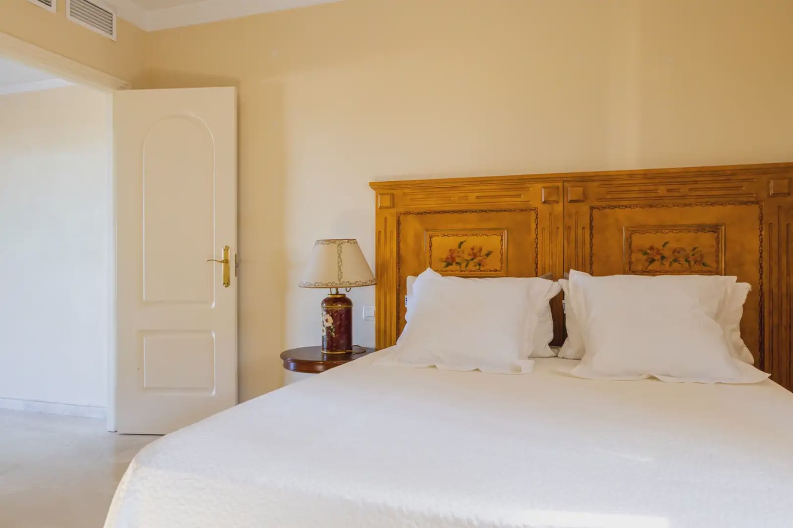 2 bedroom Flat for sale in Marbella with pool garage - € 442,808 (Ref: 10023025)