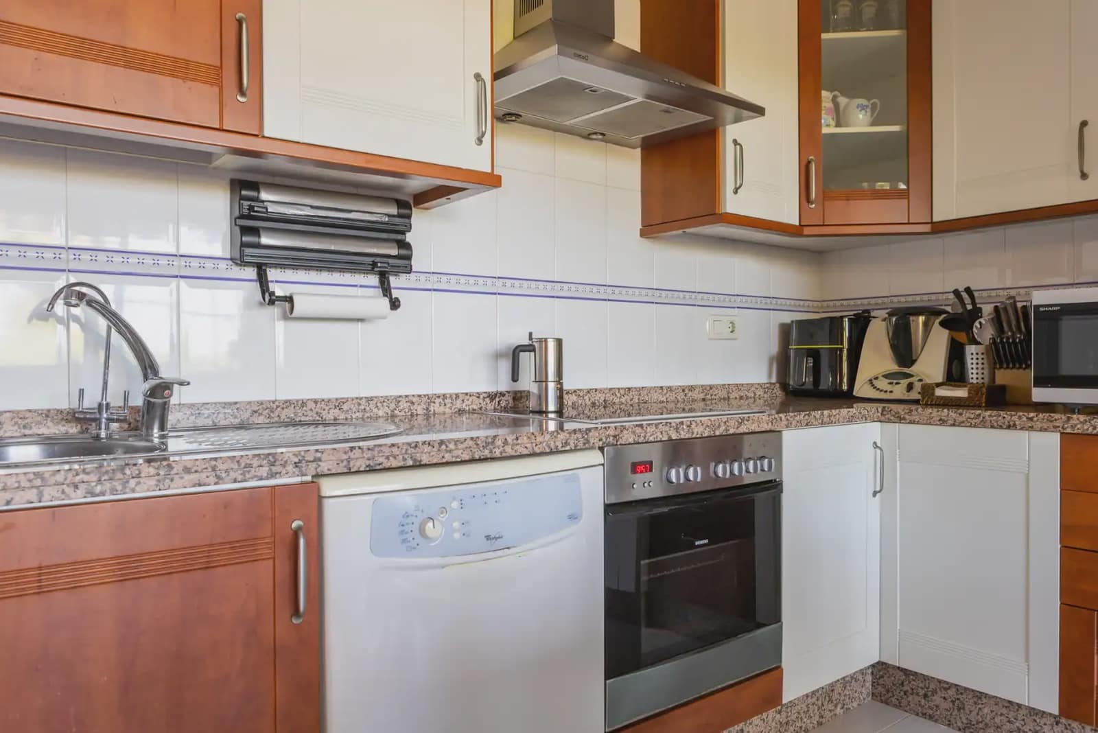 2 bedroom Flat for sale in Marbella with pool garage - € 442,808 (Ref: 10023025)