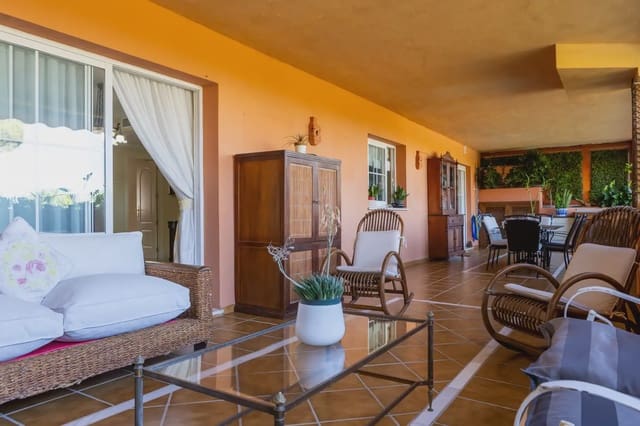 2 bedroom Flat for sale in Santa María, Marbella with pool garage - € 442,808 (Ref: 10023025)