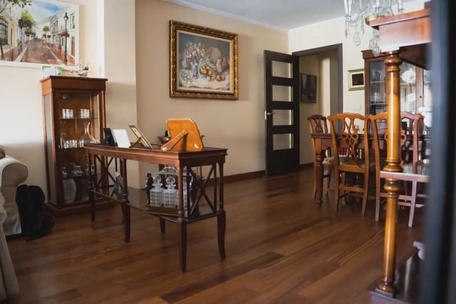 4 sovrum Lägenhet till salu i Huelva stad - 255 000 € (Ref: 10023261)