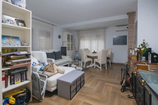 3 makuuhuone Huvila myytävänä paikassa L'Eliana mukana uima-altaan 
autotalli - 335 336 € (Ref: 10031048)
