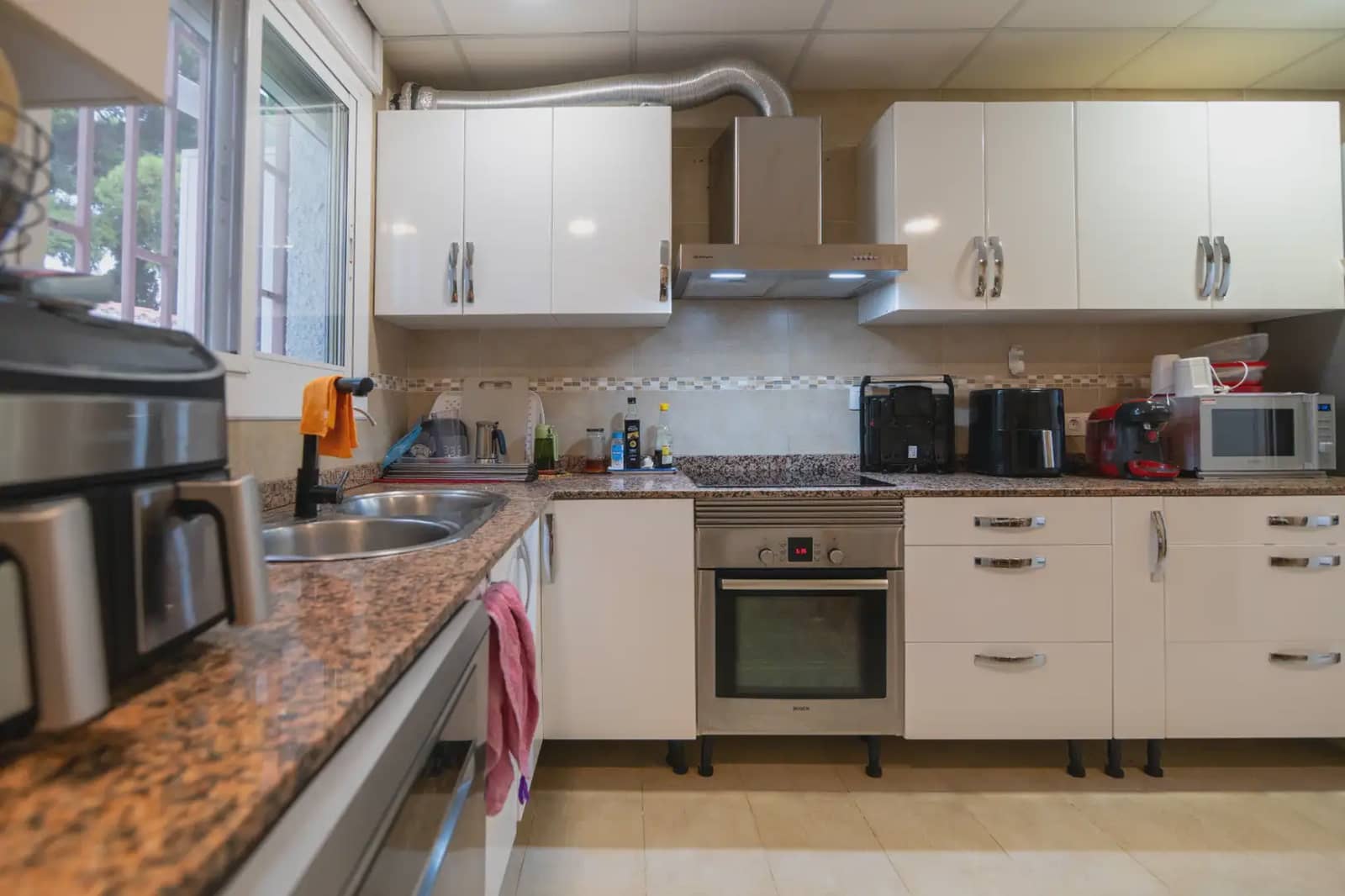 3 makuuhuone Huvila myytävänä paikassa L'Eliana mukana uima-altaan 
autotalli - 335 336 € (Ref: 10031048)