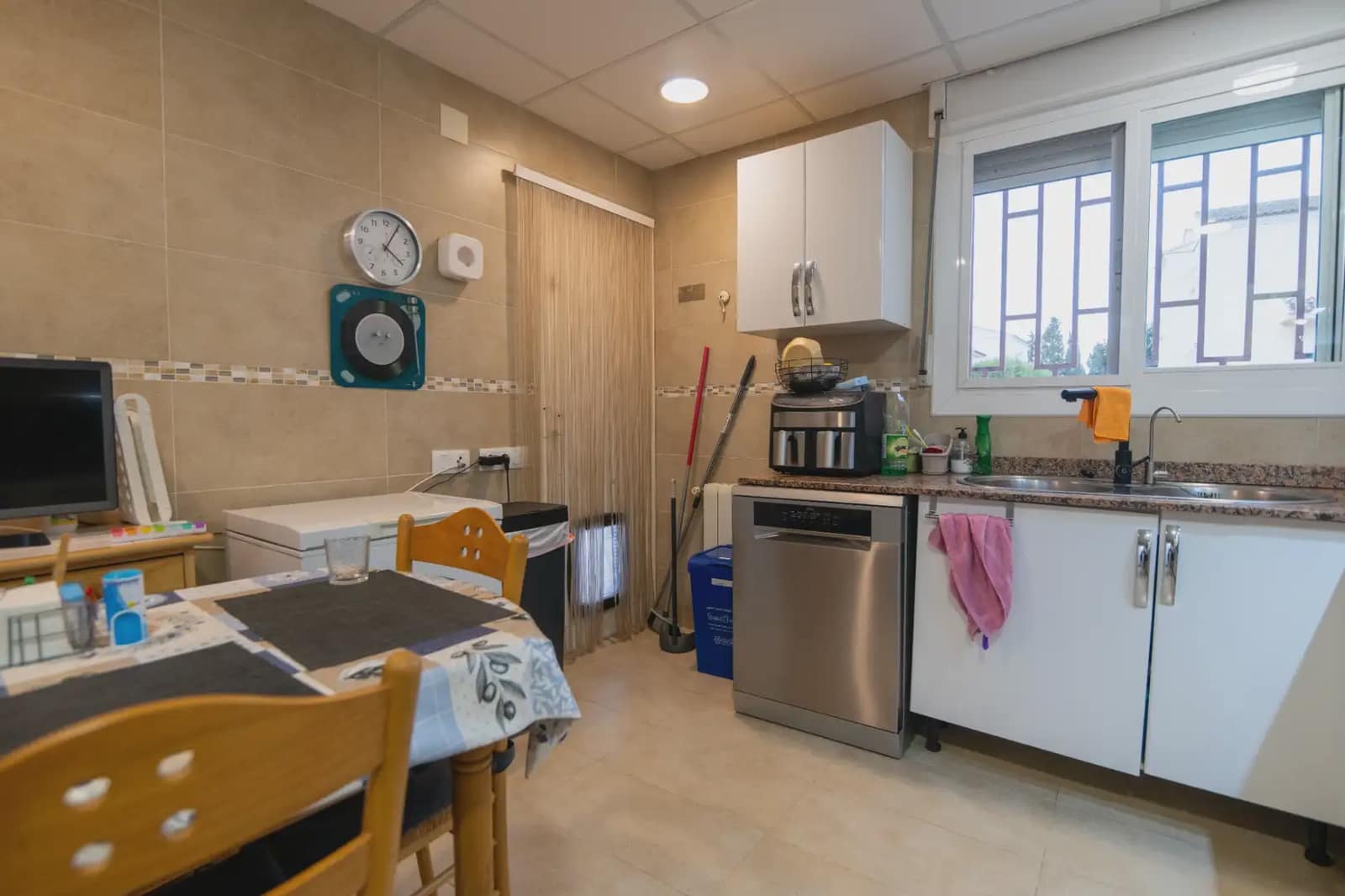 3 makuuhuone Huvila myytävänä paikassa L'Eliana mukana uima-altaan 
autotalli - 335 336 € (Ref: 10031048)