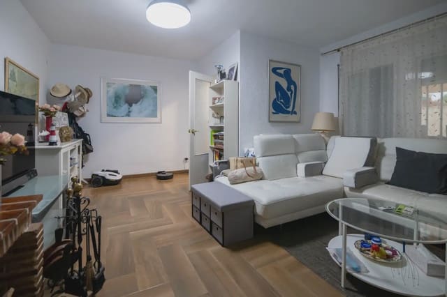 3 makuuhuone Huvila myytävänä paikassa L'Eliana mukana uima-altaan 
autotalli - 335 336 € (Ref: 10031048)