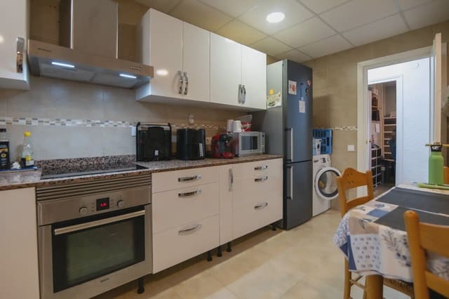 3 makuuhuone Huvila myytävänä paikassa L'Eliana mukana uima-altaan 
autotalli - 335 336 € (Ref: 10031048)