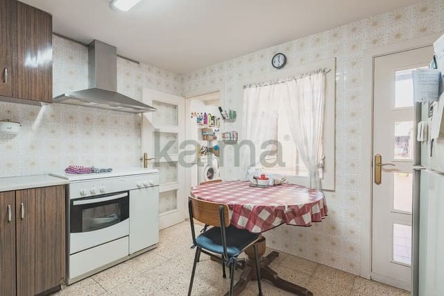 4 bedroom Villa for sale in Vallirana with garage - € 348,647 (Ref: 10031049)
