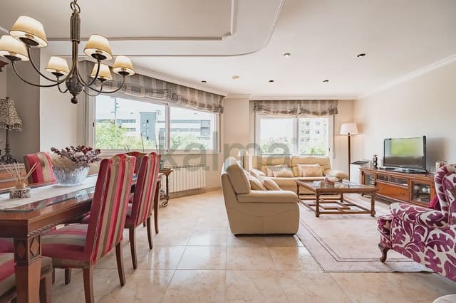 5 slaapkamer Rijtjeshuis te koop in Malgrat de Mar met garage - € 350.000 (Ref: 10045310)